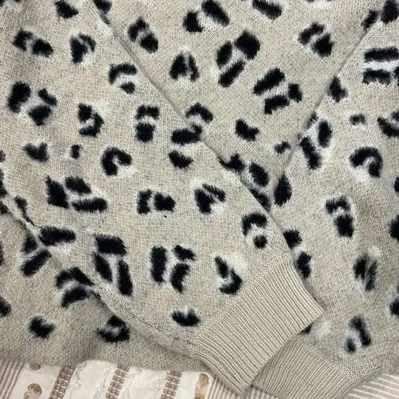 Cropped Knit - Picture 2 of 4